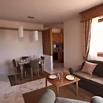 按特拉公寓 4* Antella